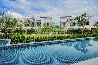 BAN19071: Stunning 3 Bedroom Townhouse near Bangtao Beach. Photo #38