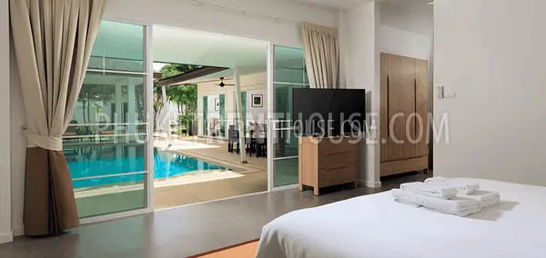 RAW19081: 4 Bedroom Pool View Villa in Rawai. Photo #2