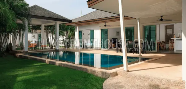 RAW19081: 4 Bedroom Pool View Villa in Rawai. Photo #6