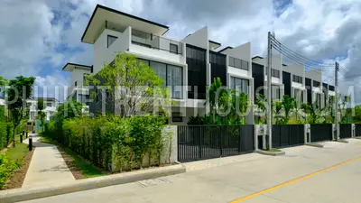 BAN19148: Luxury 3 Bedrooms Townhouse in Bangtao. Photo #1