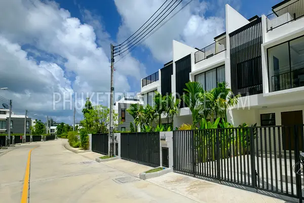 BAN19148: Luxury 3 Bedrooms Townhouse in Bangtao. Photo #2