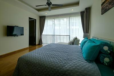 BAN19148: Luxury 3 Bedrooms Townhouse in Bangtao. Photo #11