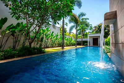 BAN19217: 3 Bedroom Pool Villa surrounded by green palms in Bang Tao. Photo #15