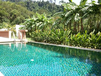 NAT19261: 3 Bedroom Pool Villa close to Naithon Beach. Photo #3