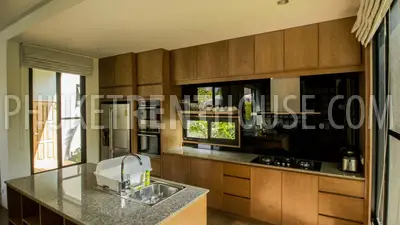 NAI19276: Stylish 3-Bedroom Villa Near Lake Nai Harn. Photo #3