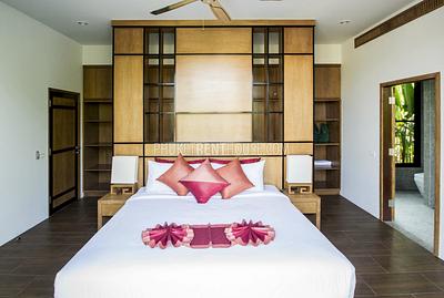NAI19276: Stylish 3-Bedroom Villa Near Lake Nai Harn. Photo #12