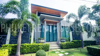 NAI19276: Stylish 3-Bedroom Villa Near Lake Nai Harn. Photo #13
