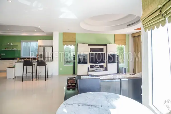 KAT18915: Luxury 4 Bedroom Villa in Kata. Photo #11
