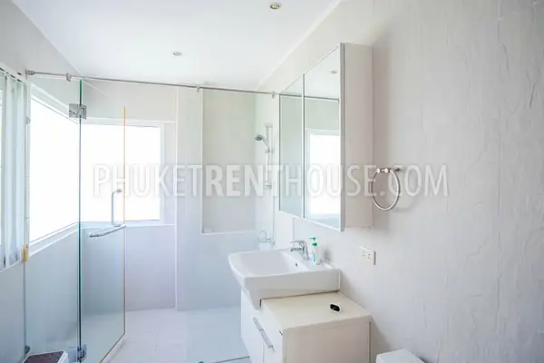 KAT18915: Luxury 4 Bedroom Villa in Kata. Photo #33