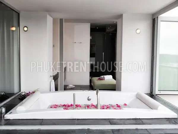 SUR18943: Heavenly 4-Bedroom Villa with generous Sea View in Surin. 照片 #21