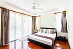 SUR18989: 3 Bedroom Pool Villa in Surin, walk to beach. Thumbnail #6