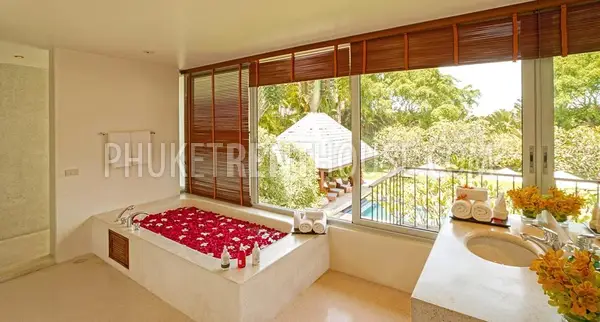 LAY19037: Fantastic 5 Bedroom Villa on Phuket`s West Coast. Photo #8