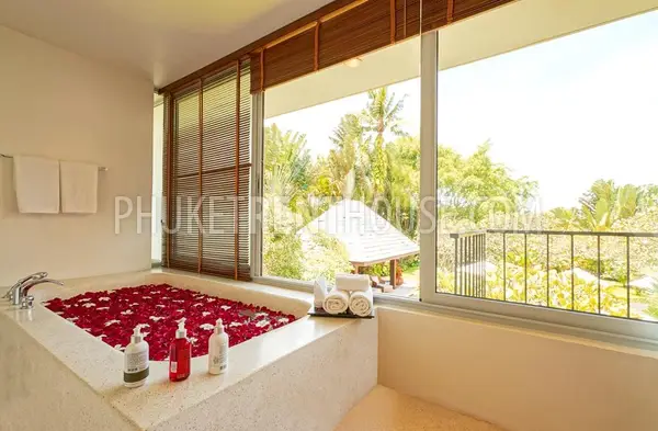 LAY19037: Fantastic 5 Bedroom Villa on Phuket`s West Coast. Photo #9