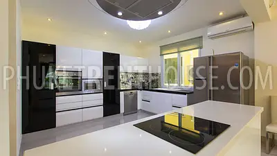RAW19557: Charming Villa with Five Bedrooms at Rawai - Nai Harn. Fotoğraf #11