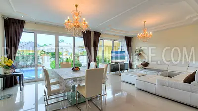 RAW19557: Charming Villa with Five Bedrooms at Rawai - Nai Harn. Fotoğraf #4