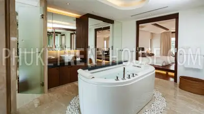 KOH19361: Incredible Villa 5 bedrooms in Royal Phuket Marina. Photo #30
