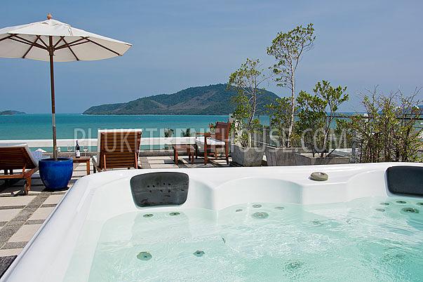RAW19458: Sea View Duplex 3 Bedroom Apartment with Roof Terrace & Hot Tub  Rawai. Photo #30