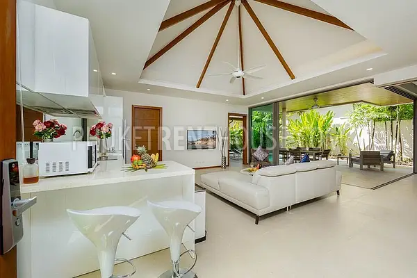 RAW20085: Stylish 3 Bedroom Villa near Rawai Beach and Nai Harn Beach. Photo #3