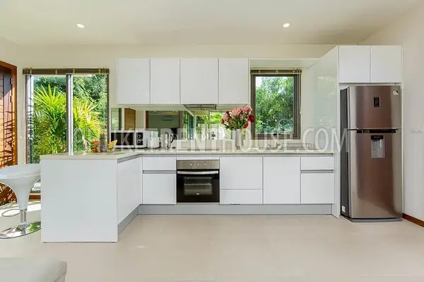 RAW20085: Stylish 3 Bedroom Villa near Rawai Beach and Nai Harn Beach. Photo #12
