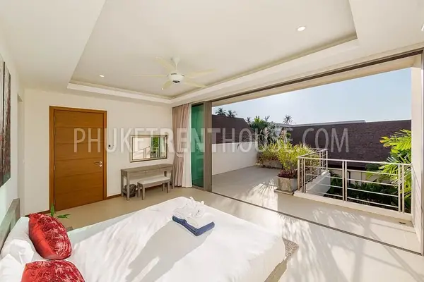 RAW20085: Stylish 3 Bedroom Villa near Rawai Beach and Nai Harn Beach. Photo #6
