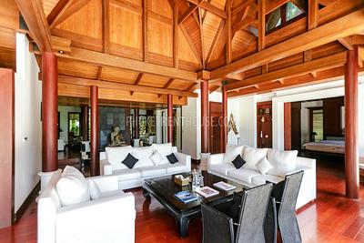 SUR19759: 4 Bedrooms Ocean Front Luxury Villa in Surin. Photo #17