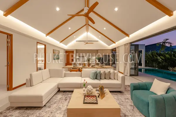 BAN22011: Oasis in Bang Tao: Luxurious 3-Bedroom Pool Villa with BBQ Area for Sale. Photo #9