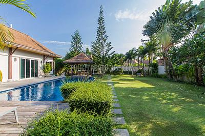 NAI20487: Pool 3 Bedroom Villa in Nai Harn Area. Photo #10