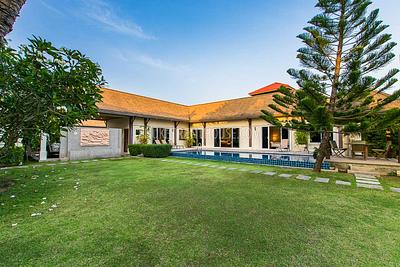 NAI20487: Pool 3 Bedroom Villa in Nai Harn Area. Photo #28