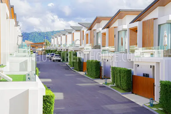 CHE23019: Modern 3-Bedroom Pool Villa with Double-Height Living Area For Rent in Bang Tao. Photo #49