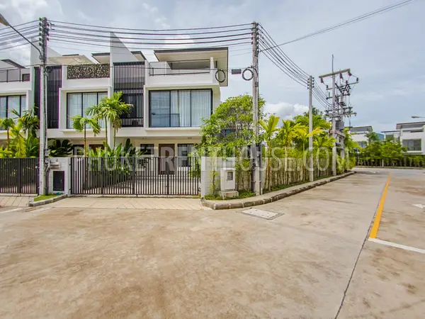 BAN20172: Cozy 3 Bedroom Townhouse with big Garden near Bang Tao Beach. Photo #2