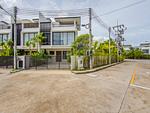 BAN20172: Cozy 3 Bedroom Townhouse with big Garden near Bang Tao Beach. Thumbnail #2