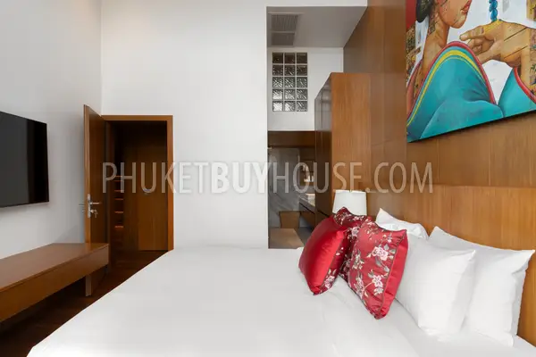 PAT23022: 3-Bedroom Duplex Penthouse with Private Pool & Sea Views in Patong. Fotoğraf #16