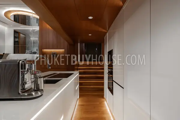 PAT23022: 3-Bedroom Duplex Penthouse with Private Pool & Sea Views in Patong. Fotoğraf #14