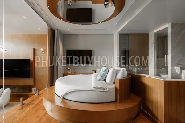 PAT23022: 3-Bedroom Duplex Penthouse with Private Pool & Sea Views in Patong. Fotoğraf #12