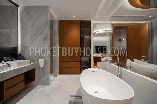 PAT23022: 3-Bedroom Duplex Penthouse with Private Pool & Sea Views in Patong. Fotoğraf #17