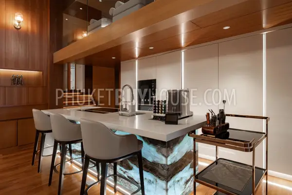 PAT23022: 3-Bedroom Duplex Penthouse with Private Pool & Sea Views in Patong. Fotoğraf #10