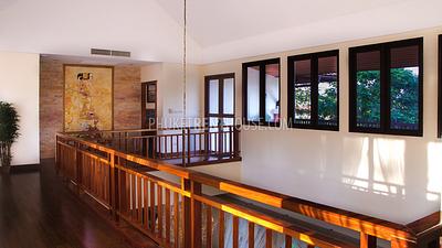 BAN20235: 4 Bedroom Villa + 1BR CABINET with beautiful Lake View in Bang Tao. Photo #18