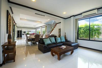 BAN20842: Spacious 4 Bedroom Villa with Pool and BBQ Area in Bang Tao. Photo #18