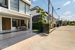 BAN20608: Luxury 3 Bedroom Townhouse close to the Bang Tao Beach. Thumbnail #1