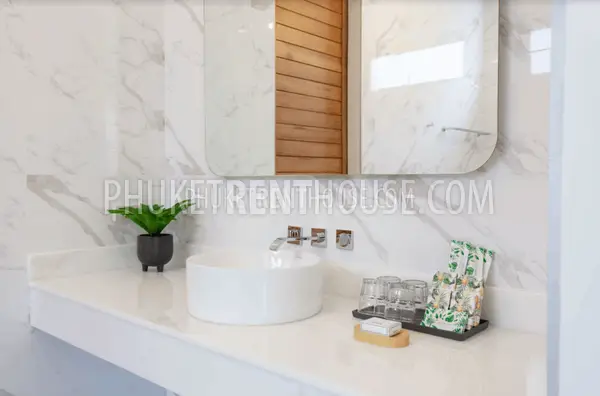 CHA21681: Beach Front Villa For Rent in Chalong Bay. Фото #6