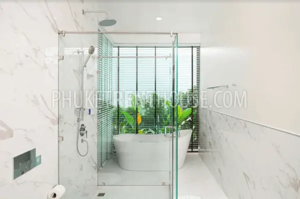 CHA21681: Beach Front Villa For Rent in Chalong Bay. Фото #9