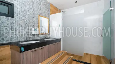 RAW21710: Five Bedroom Villa with Pool and Garden in Rawai. Photo #5