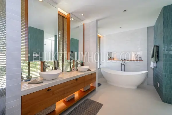 CHE23113: 4-Bedroom Luxury Pool Villa in Layan, Phuket. Photo #27