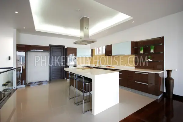 PAT875: Patong Luxury 4 bed Villa (Sea-View). Photo #7