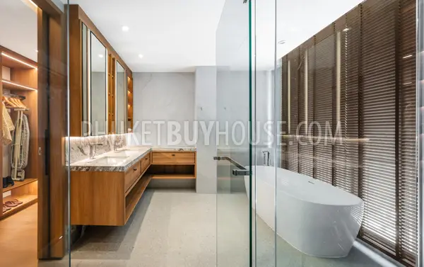 LAG7220: 3+1 Bedroom Beachfront Villa in Bang Tao. Photo #14