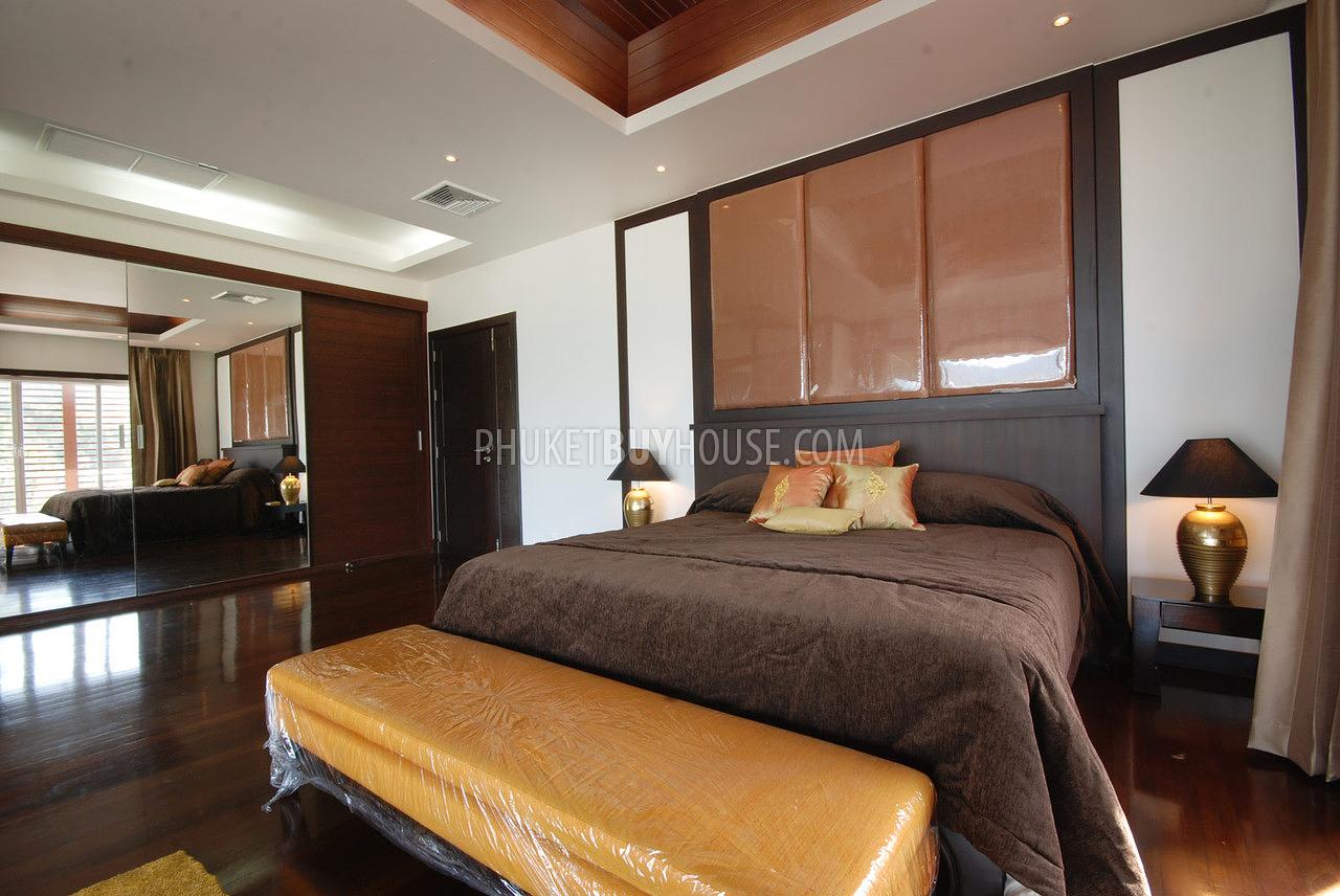 PAT875: Patong Luxury 4 bed Villa (Sea-View). Photo #13