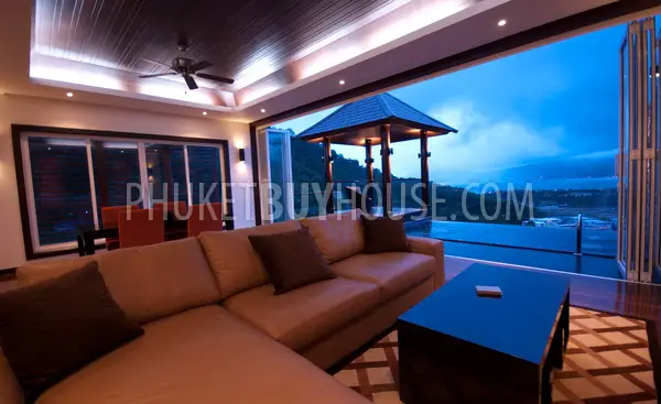 PAT875: Patong Luxury 4 bed Villa (Sea-View). Photo #15