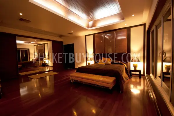 PAT875: Patong Luxury 4 bed Villa (Sea-View). Photo #17