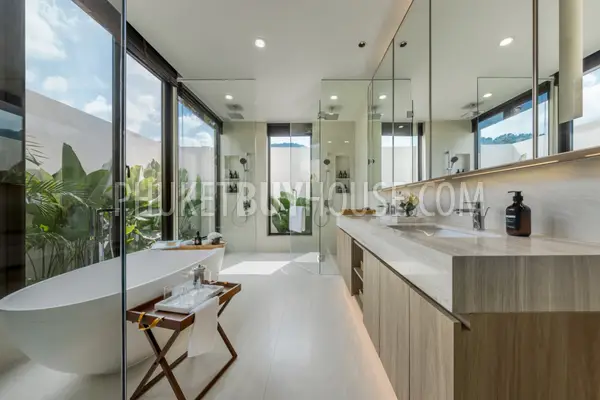 CHE22057: Daintily Designed 4 Bedroom Villa for Sale Near Bang Tao Beach. Photo #9