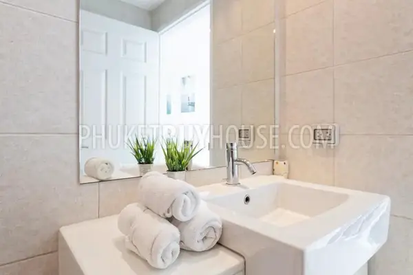 KAT23093: 1-Bedroom Ocean & Mountain View Apartment in Kata, Phuket. Photo #8